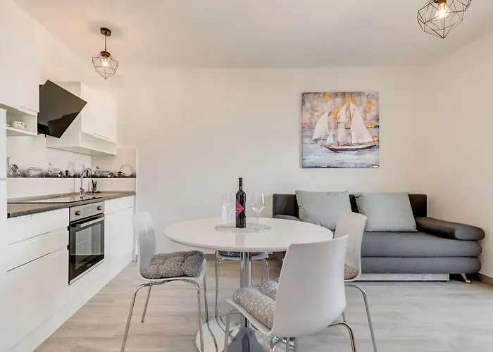 Apartmants Ujevic アパート トロギール