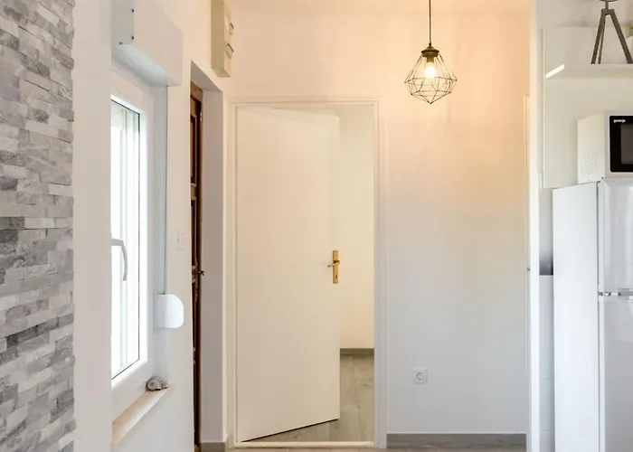 Apartmants Ujevic アパート *